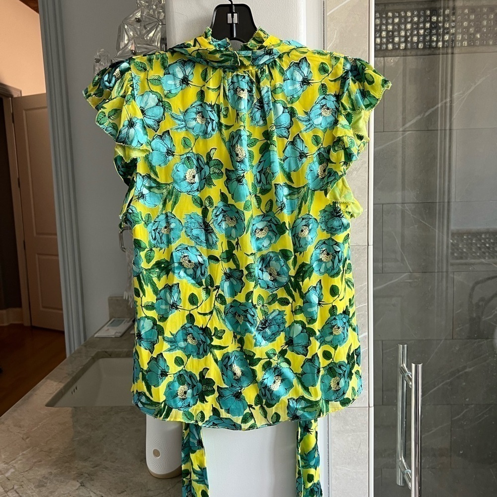 ALICE + OLIVIA Jordana Bow-Collar Button-Front Blouse - Picture 2 of 14